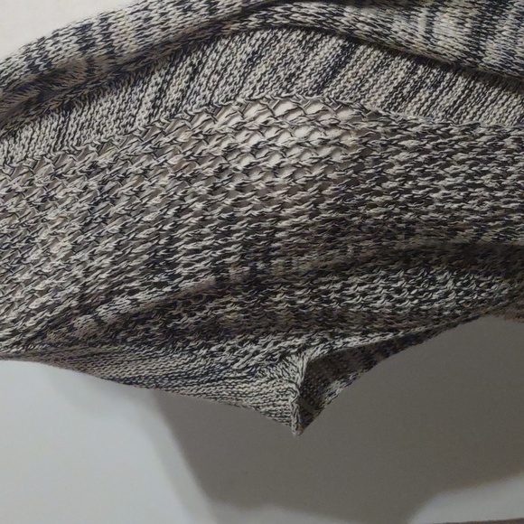 Maurices Marled Oversized Shawl Short Sleeve Sweater Size Medium Black and White - Picture 4 of 8